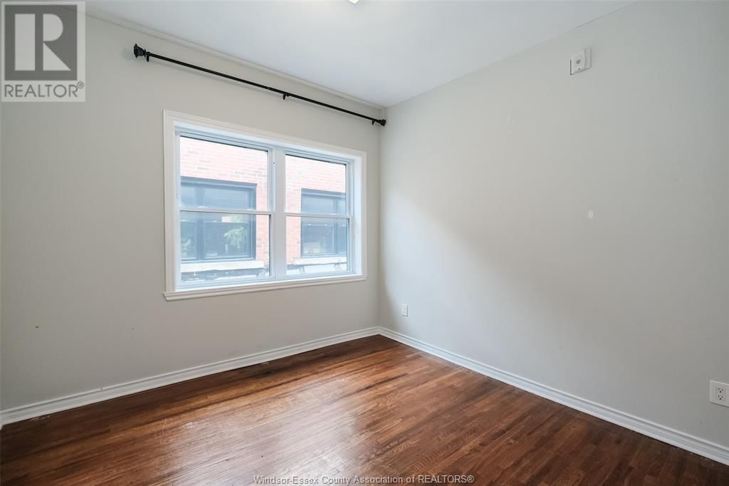 242 ERIE STREET WEST Image 12