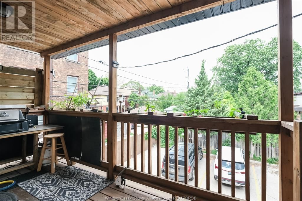 242 ERIE STREET WEST Image 14