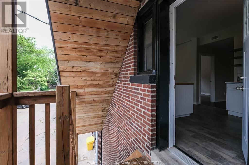 242 ERIE STREET WEST Image 15