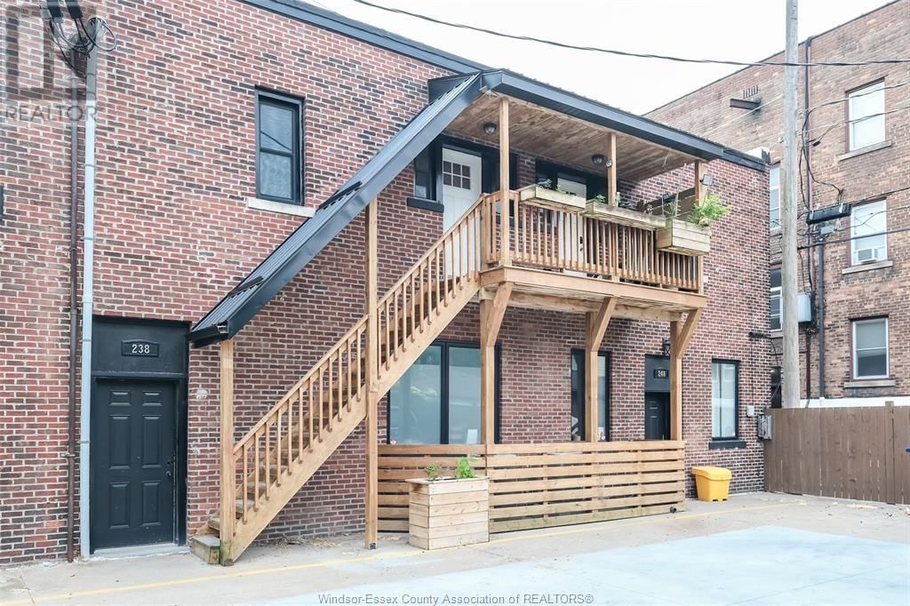 242 ERIE STREET WEST Image 16