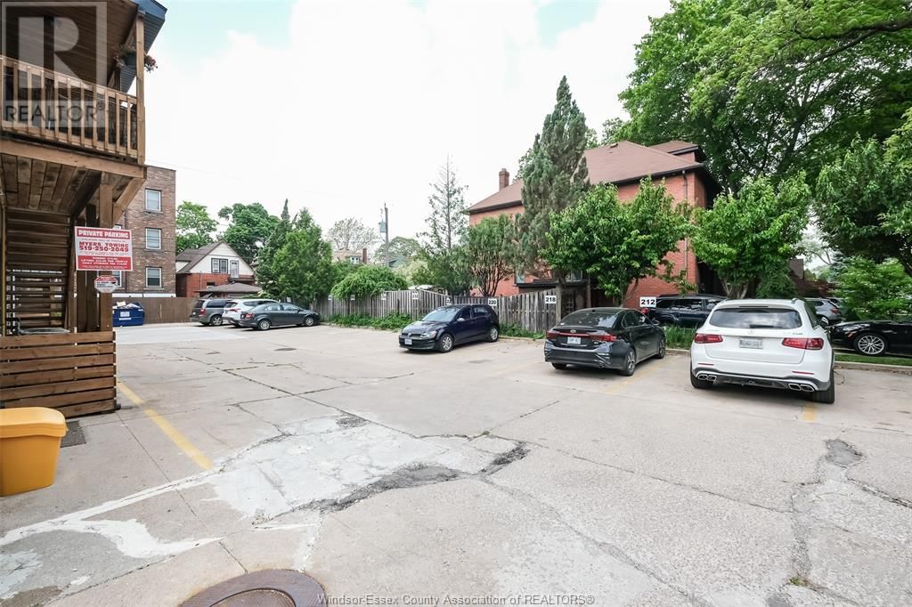 242 ERIE STREET WEST Image 17