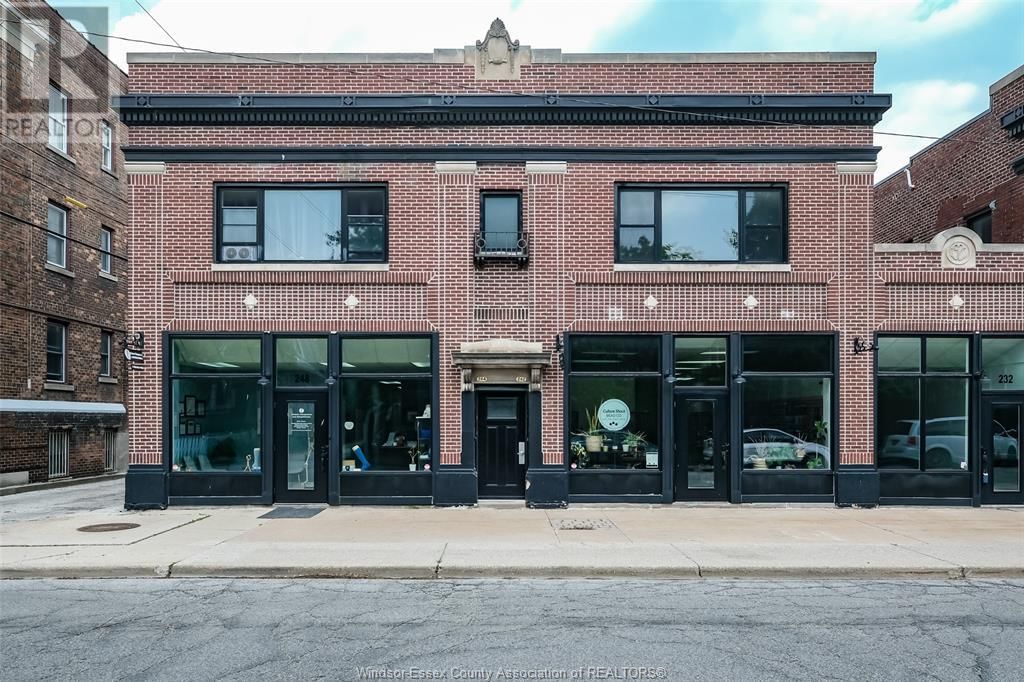 242 ERIE STREET WEST Image 2