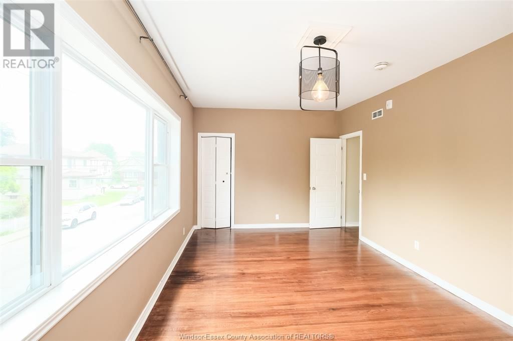 242 ERIE STREET WEST Image 5