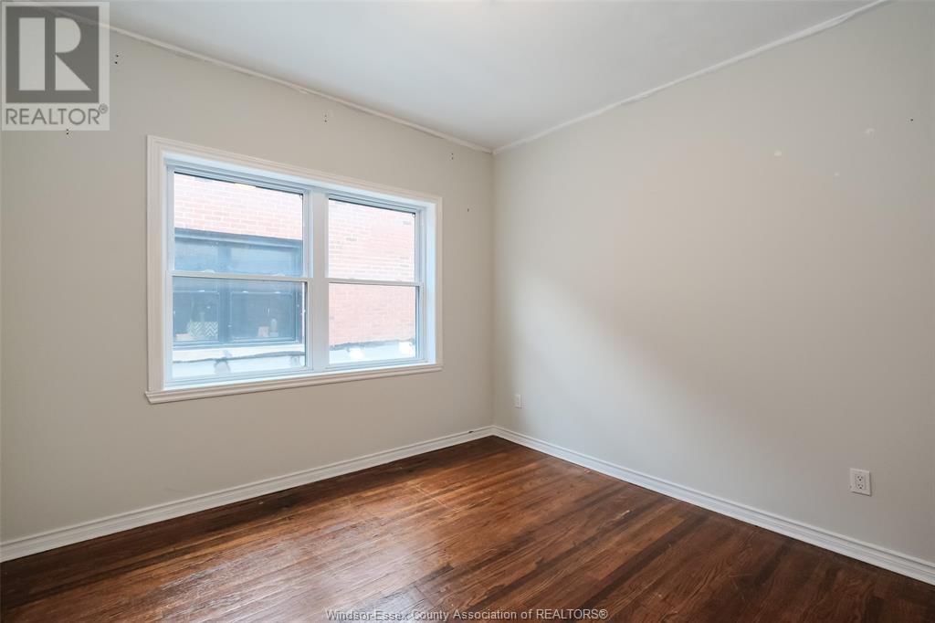 242 ERIE STREET WEST Image 9