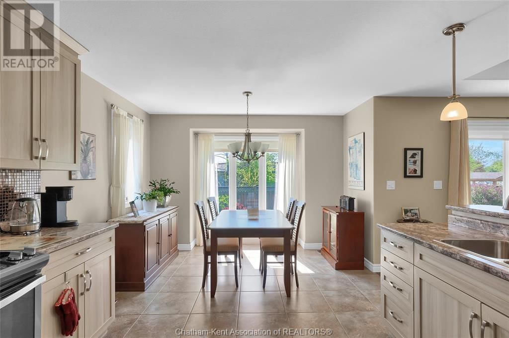 30 LANZ BOULEVARD Image 12