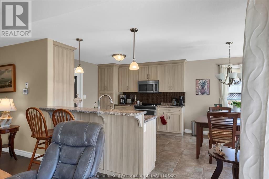 30 LANZ BOULEVARD Image 13
