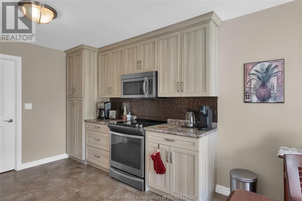 30 LANZ BOULEVARD Image 15