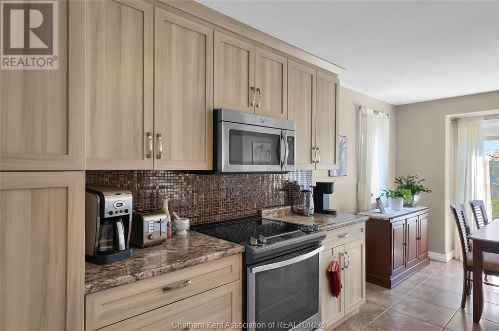 30 LANZ BOULEVARD Image 16