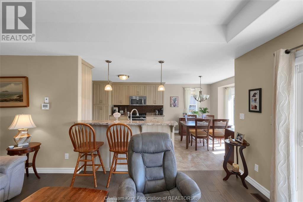 30 LANZ BOULEVARD Image 19