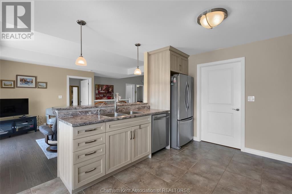 30 LANZ BOULEVARD Image 20