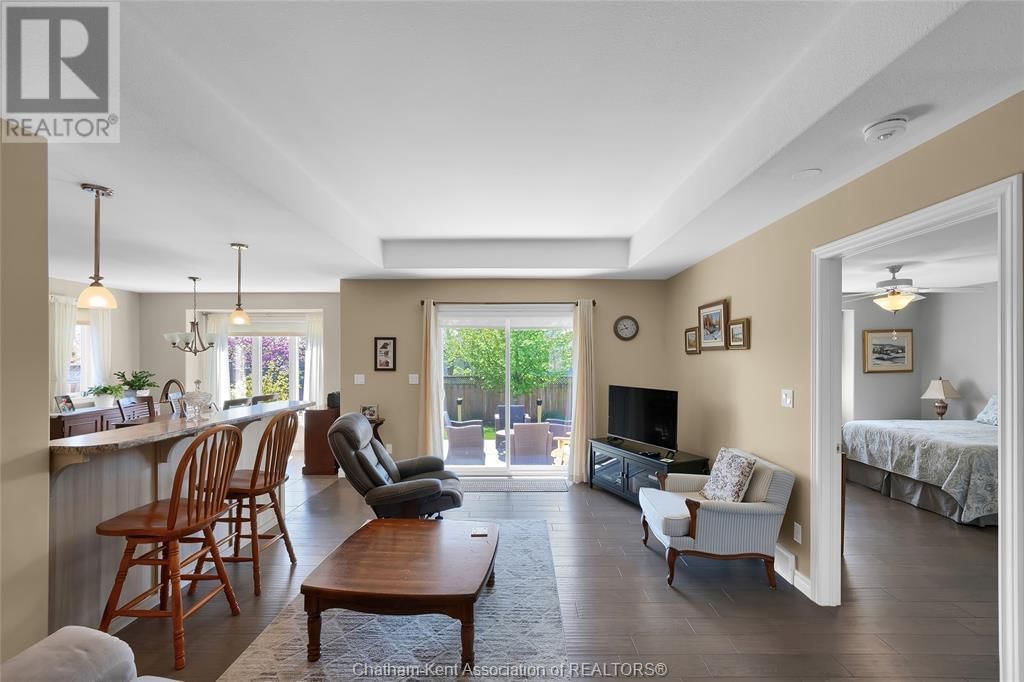 30 LANZ BOULEVARD Image 24