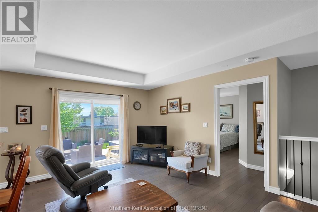 30 LANZ BOULEVARD Image 25
