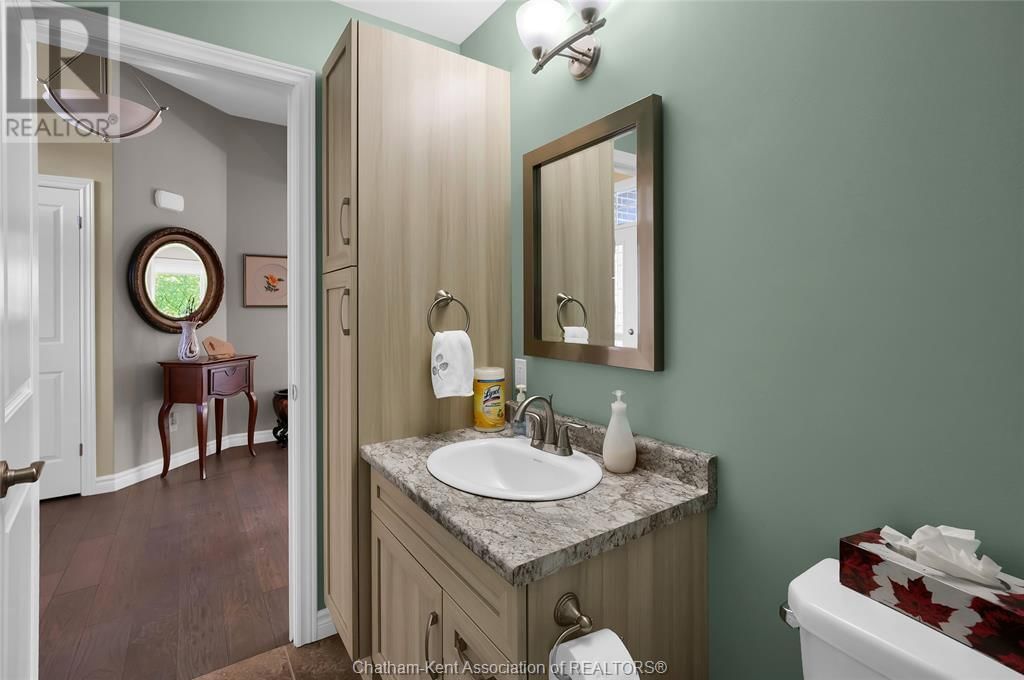 30 LANZ BOULEVARD Image 33