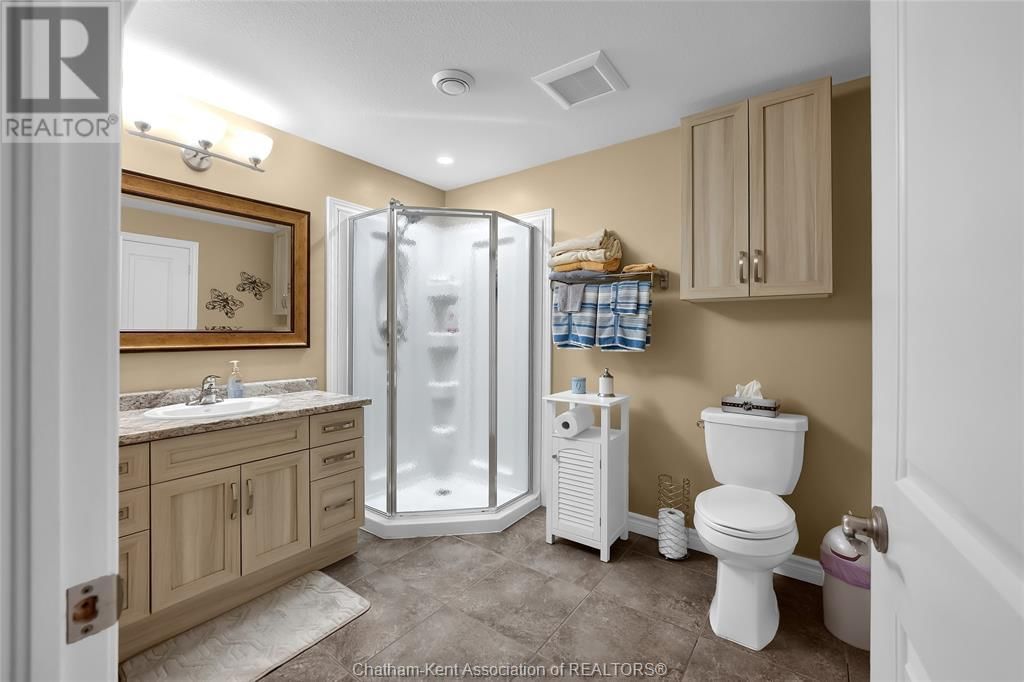 30 LANZ BOULEVARD Image 44