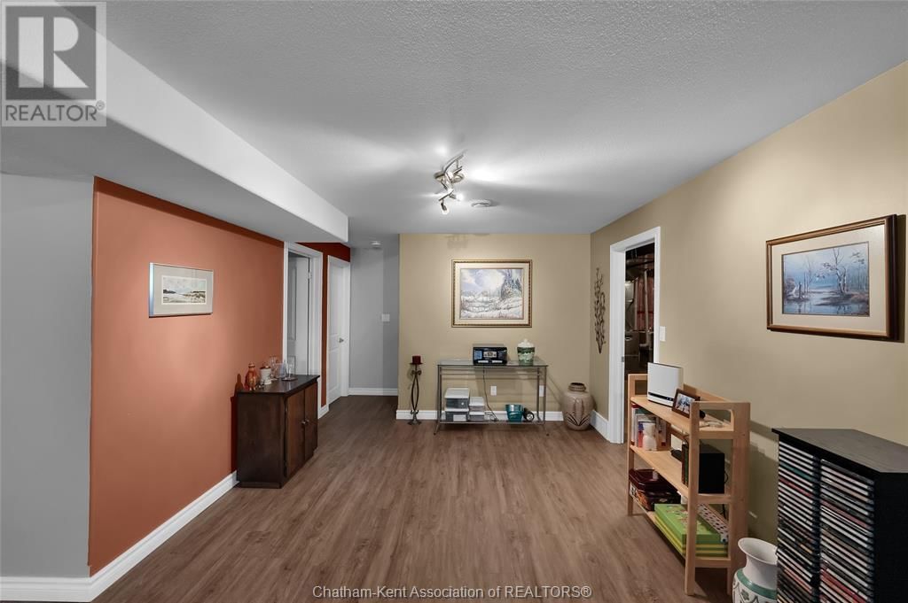 30 LANZ BOULEVARD Image 49