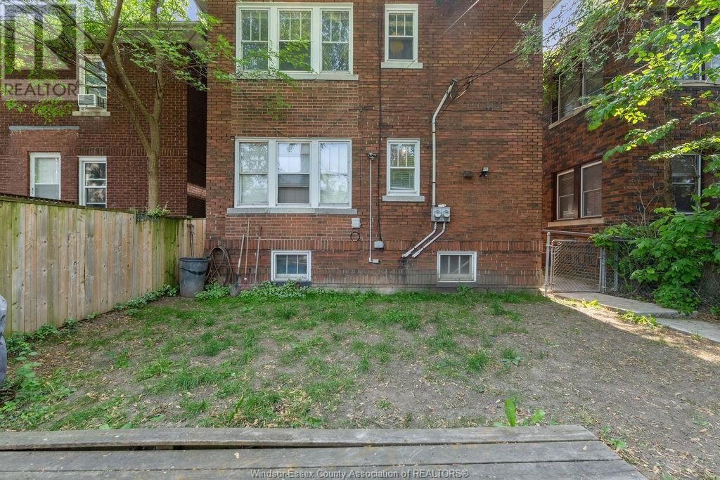 186-188 - 1586 VICTORIA AVENUE Image 33