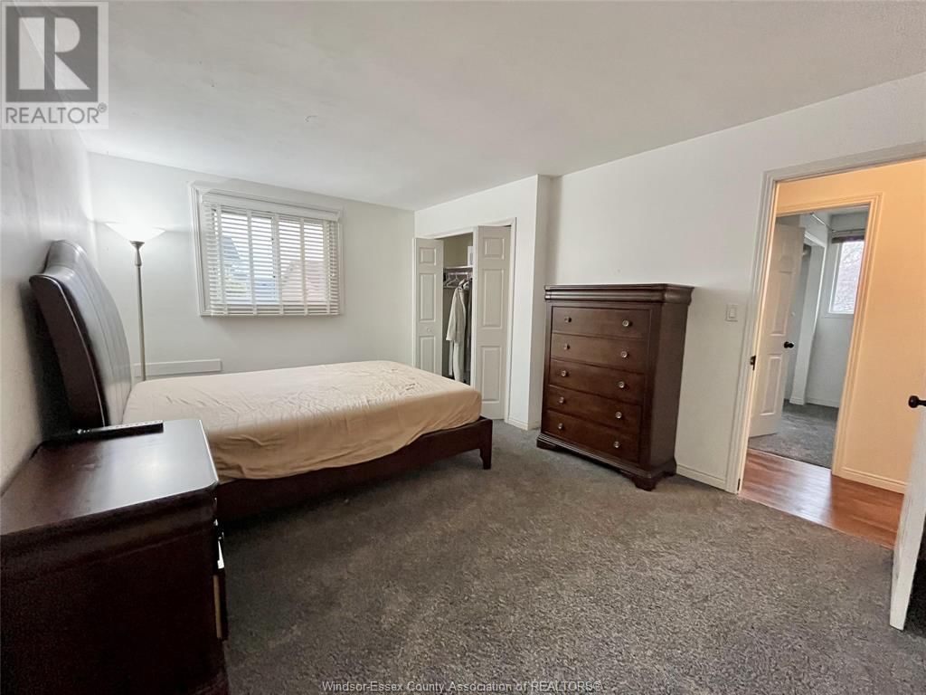 MAIN FLOOR - 456 AMBERLY Image 18