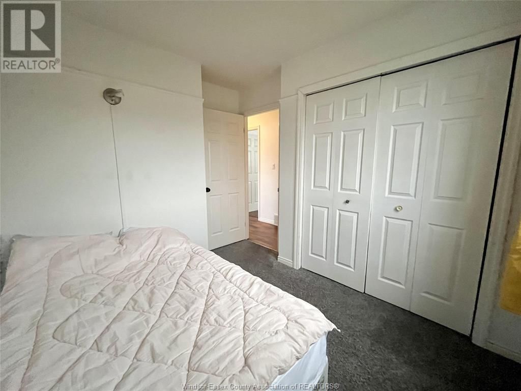 MAIN FLOOR - 456 AMBERLY Image 22