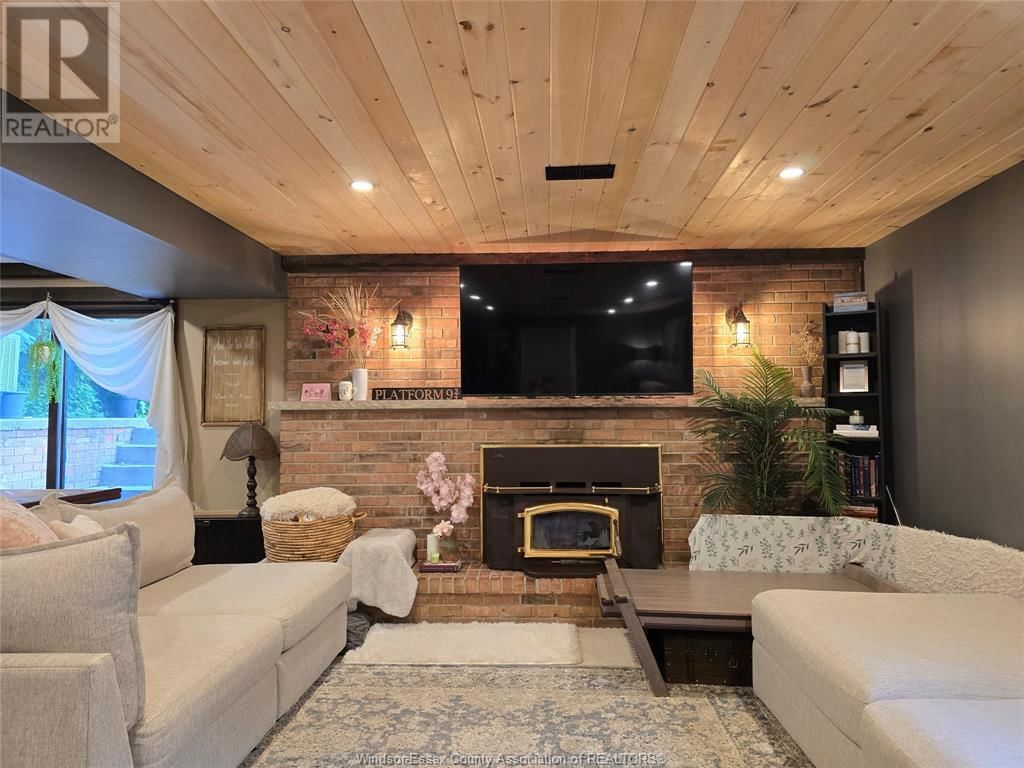 1222 REAUME ROAD Image 32