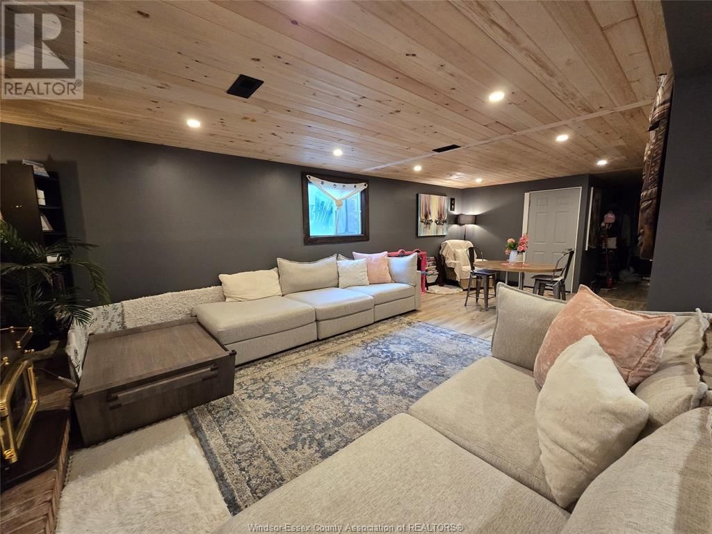 1222 REAUME ROAD Image 33