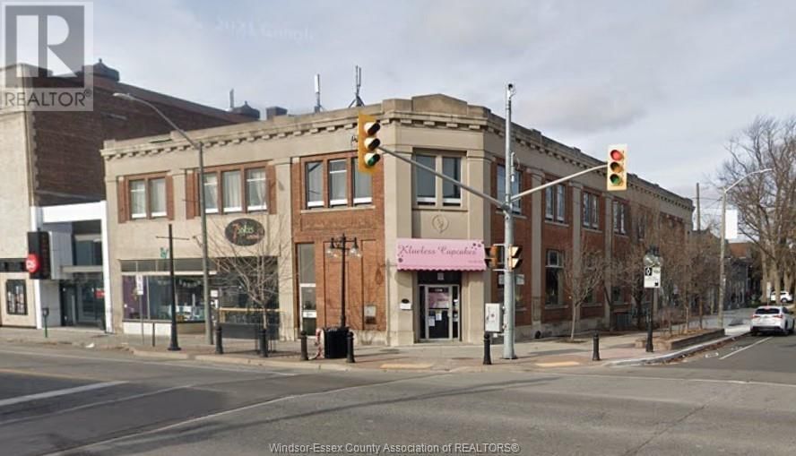 1598 WYANDOTTE STREET EAST Image 1