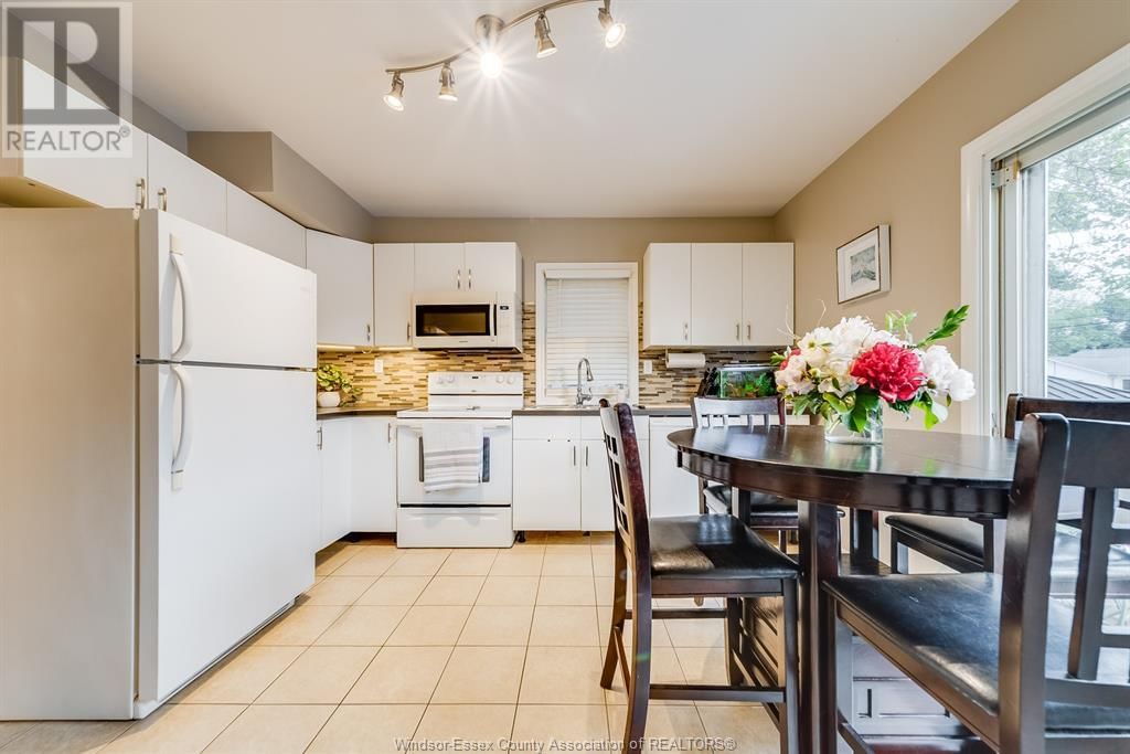 1697 ALBERT RD Image 17