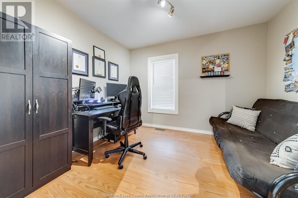 1697 ALBERT RD Image 19