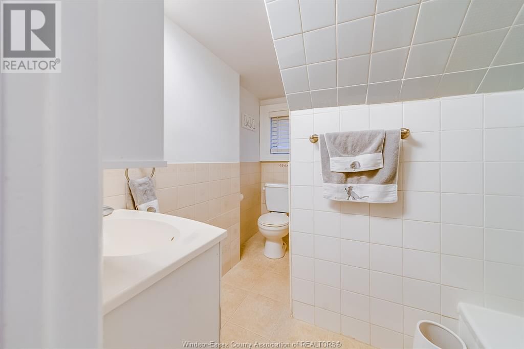 1697 ALBERT RD Image 27