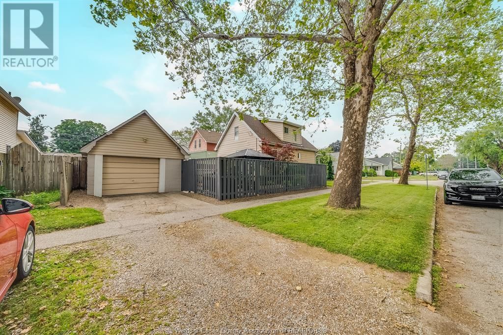 1697 ALBERT RD Image 31