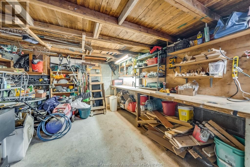 1697 ALBERT RD Image 32