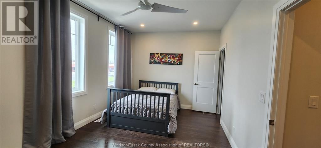 953 WALKER ROAD Image 11
