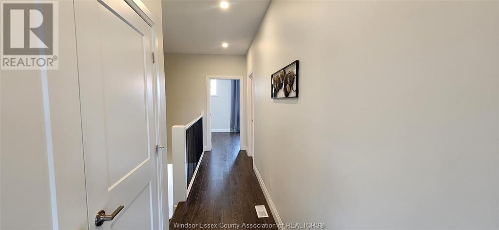 953 WALKER ROAD Image 17