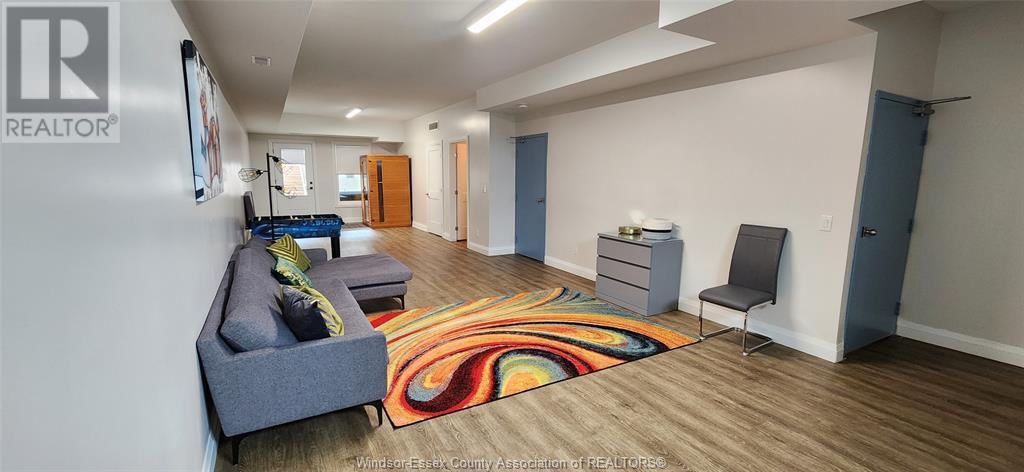 953 WALKER ROAD Image 19