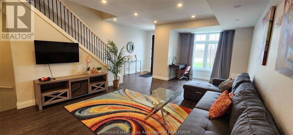 953 WALKER ROAD Image 6