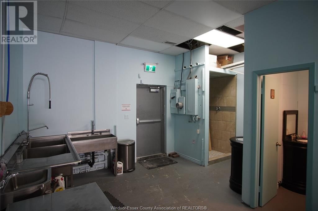 530 PELISSIER STREET Image 10