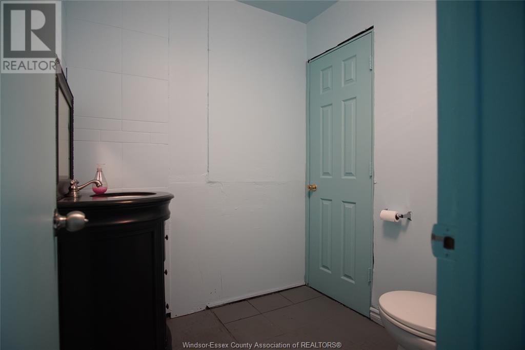 530 PELISSIER STREET Image 11