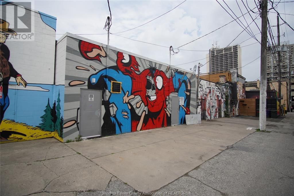 530 PELISSIER STREET Image 12