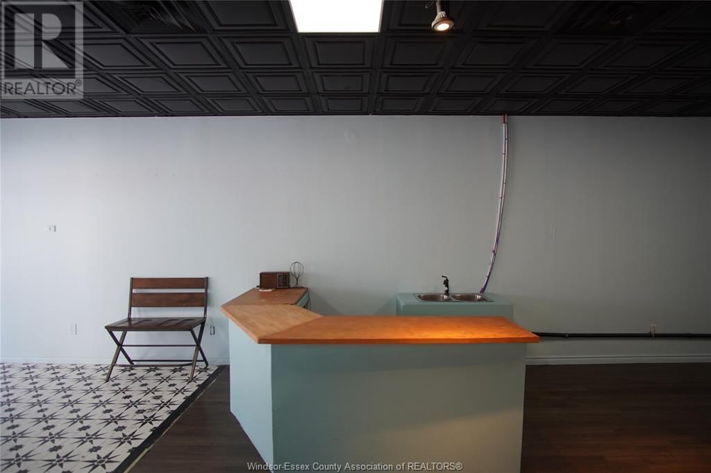 530 PELISSIER STREET Image 7