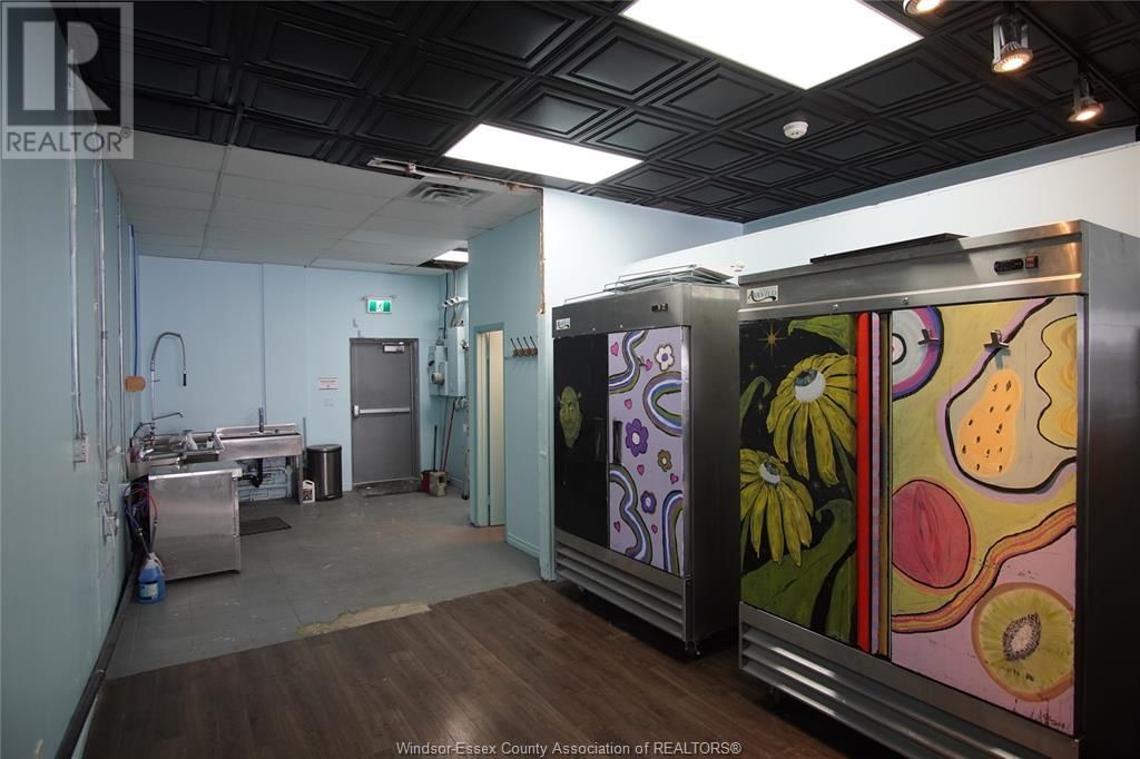 530 PELISSIER STREET Image 9