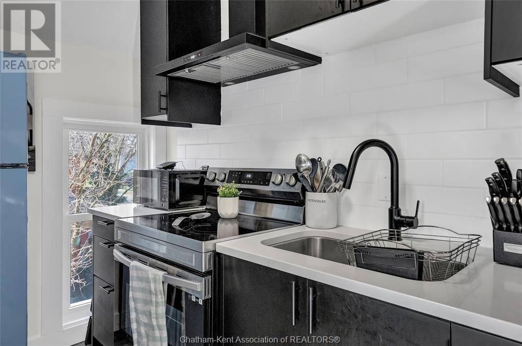 176 SELKIRK STREET Image 11