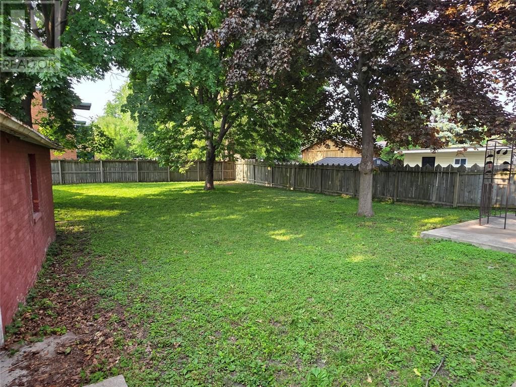 714 CAMPBELL STREET Image 17