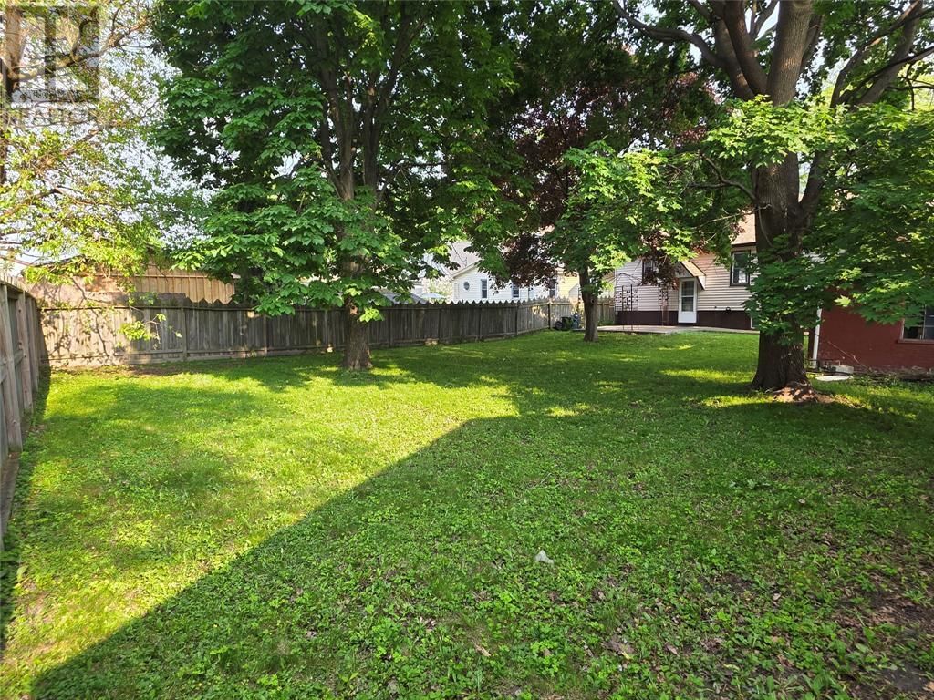 714 CAMPBELL STREET Image 19