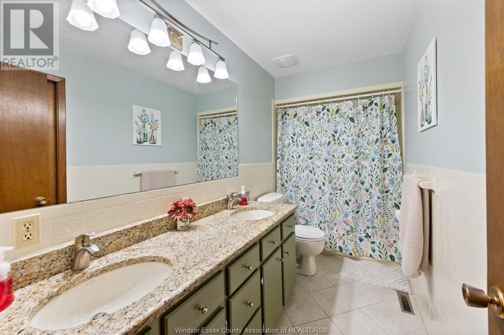 836 TALBOT ROAD Image 19