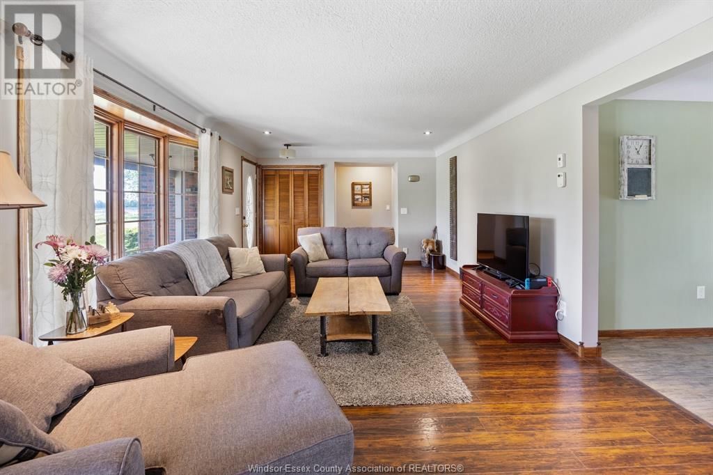 836 TALBOT ROAD Image 9
