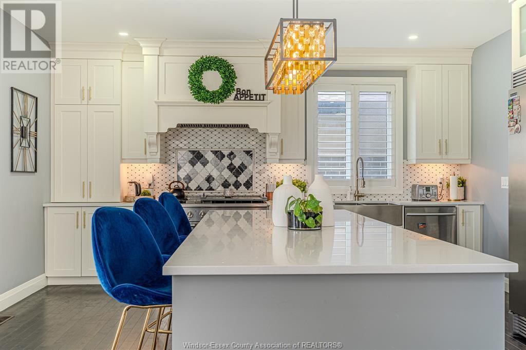 929 CHATEAU Image 11