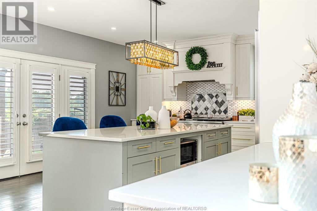 929 CHATEAU Image 21