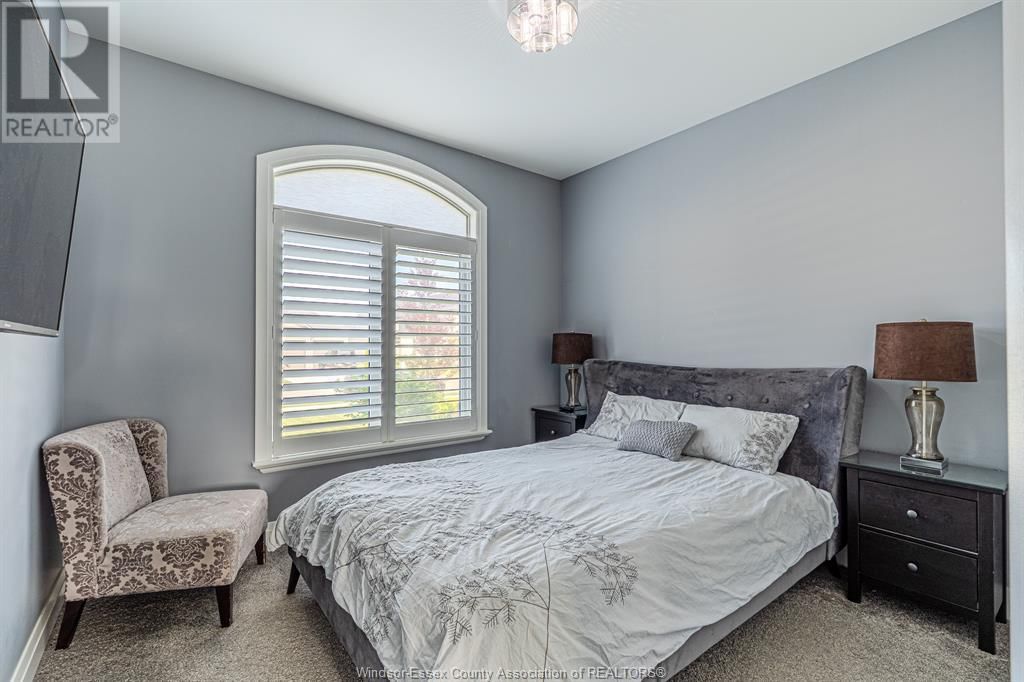 929 CHATEAU Image 23