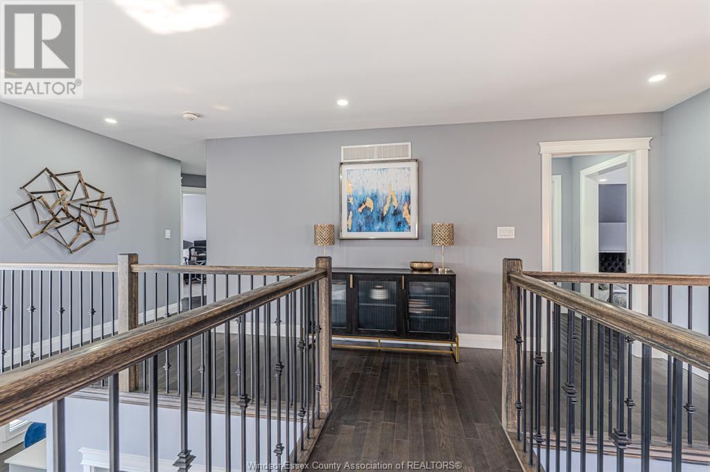 929 CHATEAU Image 25