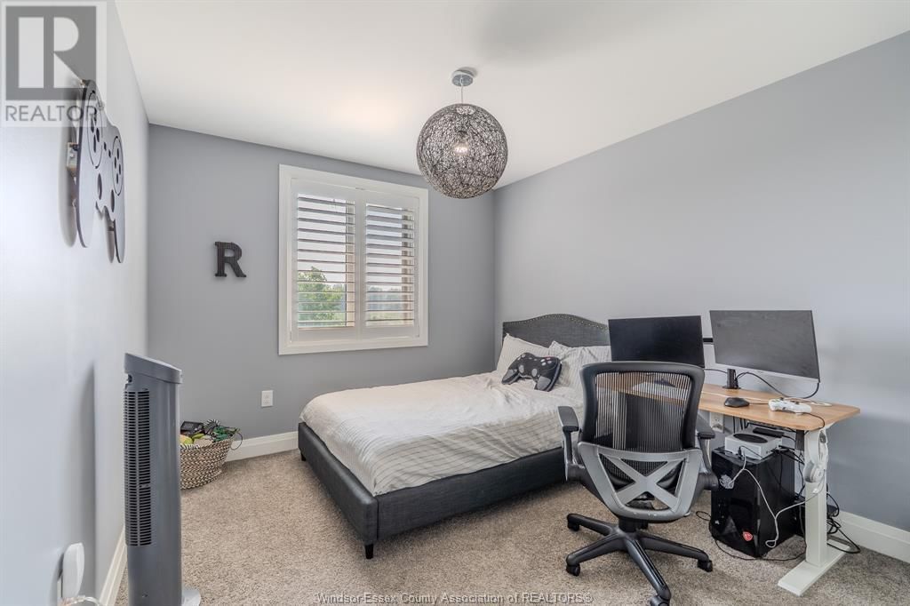 929 CHATEAU Image 29