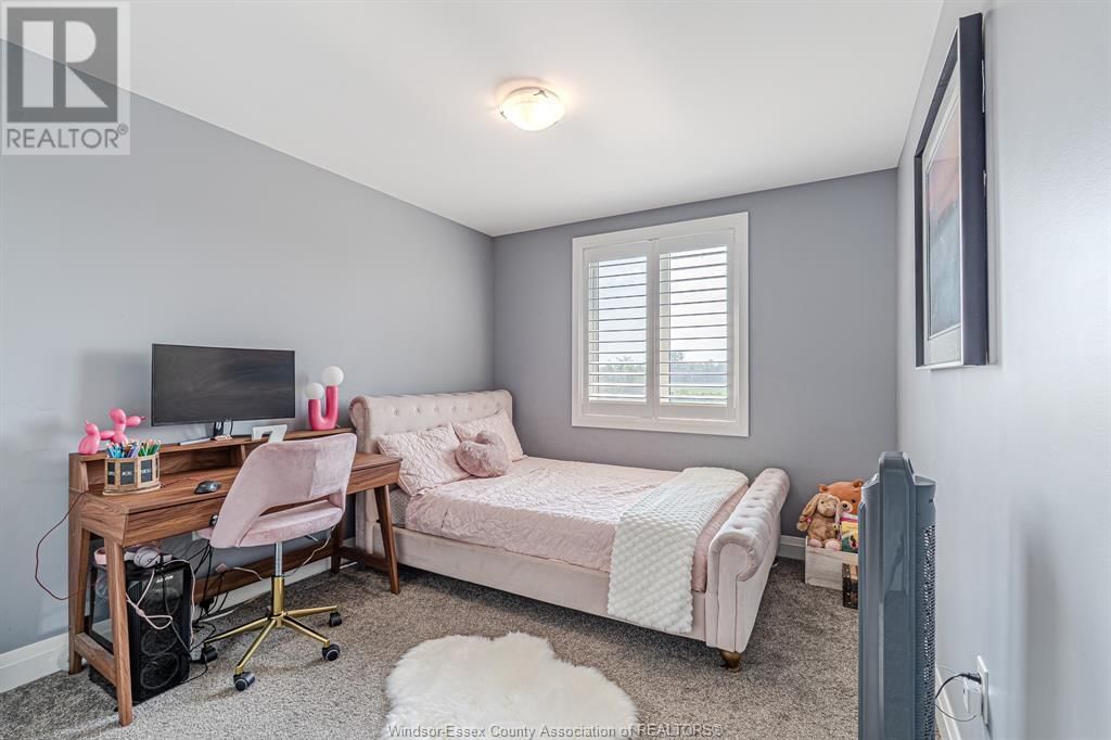 929 CHATEAU Image 30